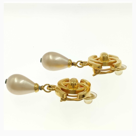 CHANEL Coco Mark Turn Lock Pearl Effect Earrings Gold - Picture 4 of 8